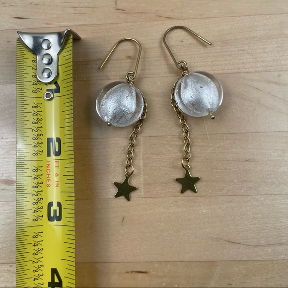 Glass bead star charm chain earrings - Picture 6 of 6